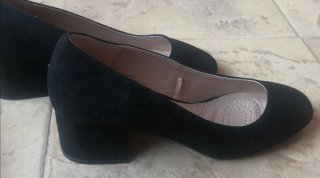 Zapatos salón ante negro tacón ancho Whitemt