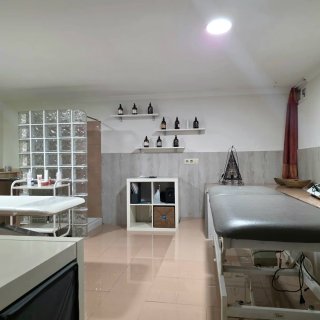 Local peluquería + estética · Licencia incluida.