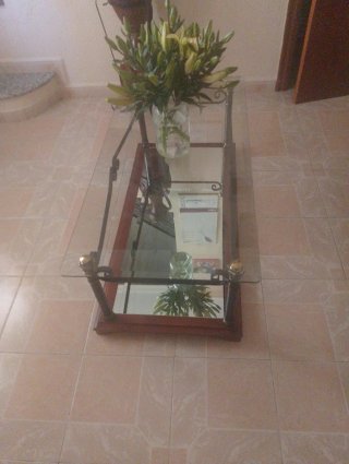 Tavolo da salotto in legno e vetro