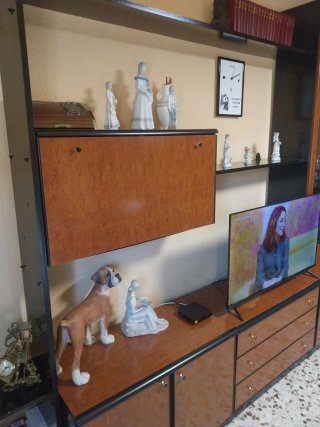 Mueble de salón madera y cristal