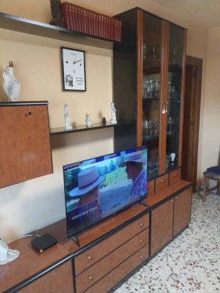 Mueble de salón madera y cristal