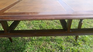 Escritorio antiguo de madera y cuero