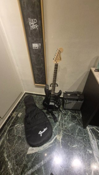 Guitarra Eléctrica Negra + Amplificador y más