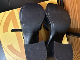 Zapatos de tacón negros sin estrenar T37