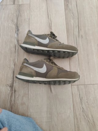 Nike Internationalist Beige/Verde Oliva