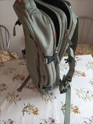 Mochila de viaje verde