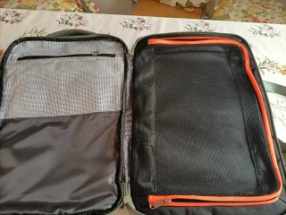 Mochila de viaje verde