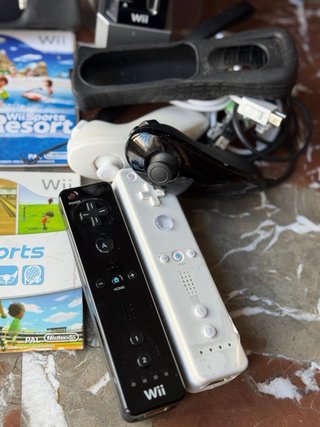 Nintendo Wii Negra + Mario Bros + Wii Sports
