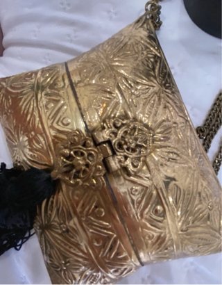 !!NUEVO!!Bolso dorado rígido y tallado  ZARA