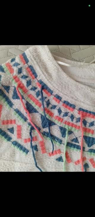 Jersey mujer blanco con bordado étnico