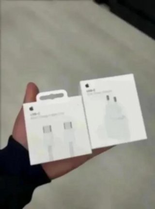 Pacchetto Caricatore Apple 20W + Cavo USB-C 1m 60W