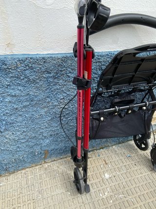 Andador para adulto con asiento y ruedas