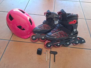 Patines y casco rosa