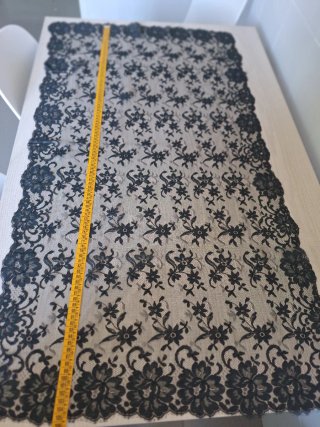 Mantilla Encaje Calais Caudry Negra 105x56cm Tara
