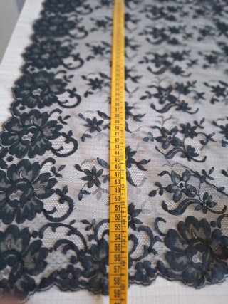 Mantilla Encaje Calais Caudry Negra 105x56cm Tara
