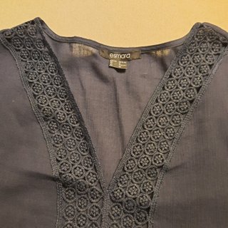 Camicia blu con maniche lunghe e pizzo