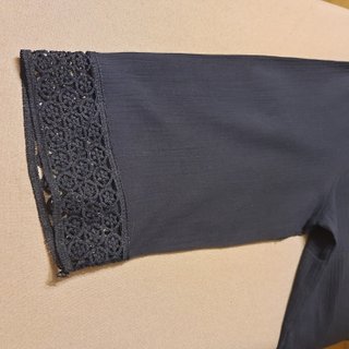 Camicia blu con maniche lunghe e pizzo