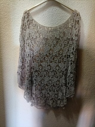 Camisa de encaje gris talla única