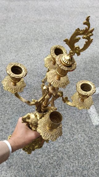 Coppia di candelabri in bronzo francese del XIX secolo