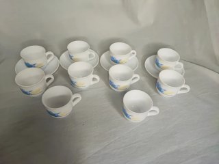 10 Tazas pequeñas mas 4 platos ideal café solo.