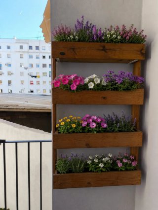 Jardinera de madera para pared