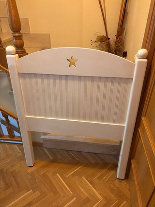 Testata in legno massello bianco