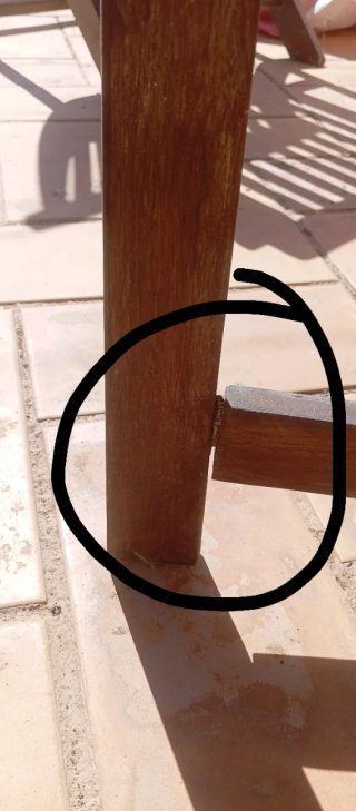 Set tavolo e sedie da giardino in legno
