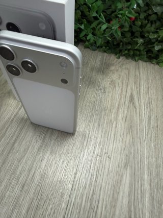 iPhone 17 Pro Max 256GB Plata (Semi Nuevo)