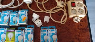 Regleta 4 enchufes y bombillas LED