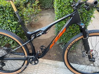KTM SCARP 29 CARBONO 2025 NUEVA DOBLE FOX