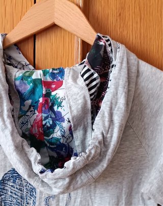 Chaqueta Desigual con Capucha