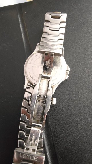 Reloj Lotus Negro y Plateado