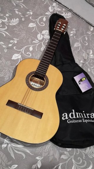 Guitarra Admira Clásica