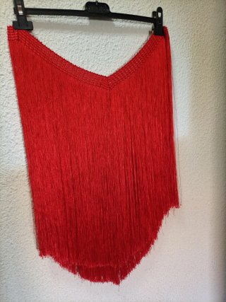 Poncho rojo con flecos