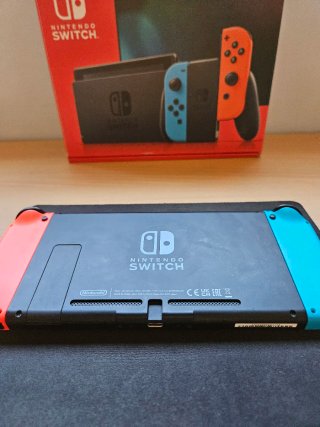 Nintendo Switch V2 + Scatola e Accessori