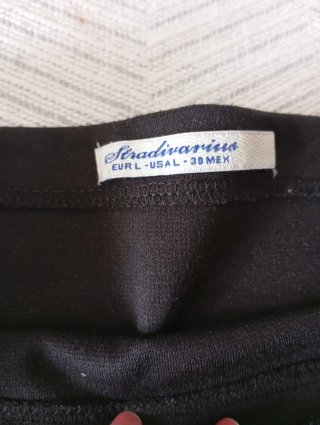 Falda corta Stradivarius negra licra