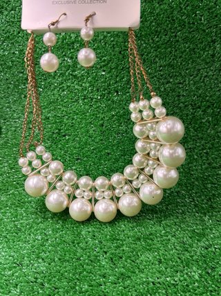 Collar y Pendientes Angelina Perlas Doradas