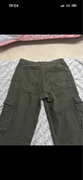 Pantaloni cargo Bershka verdi