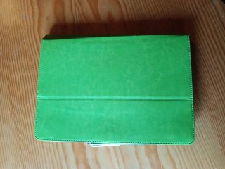 Tablet Samsung con funda verde