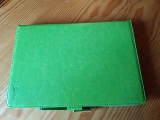 Tablet Samsung con funda verde