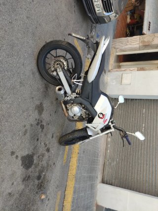 Motor Hispania 125 c Naked Blanca