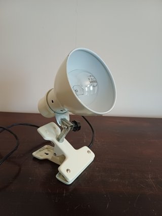 Lampada bianca con morsetto