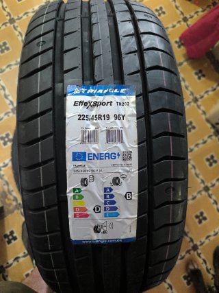 Pareja Neumáticos Triangle EffexSport 225/45R19 96