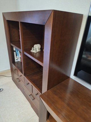 Mueble de salón de madera.