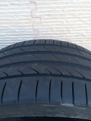 Neumáticos con muy poco uso