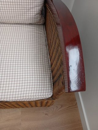 Sillón de mimbre y madera