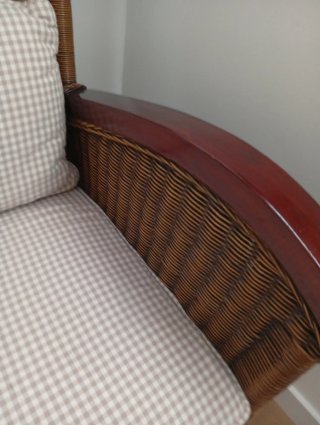 Sillón de mimbre y madera