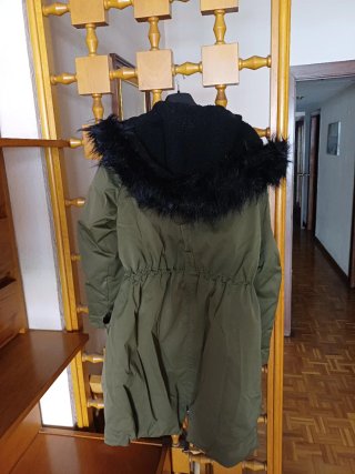 Chaqueta verde con capucha