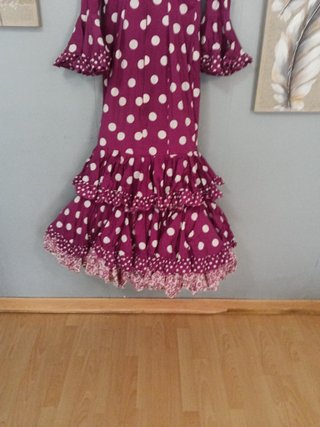 Traje de flamenca lunares en color beige y buganvi