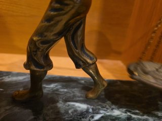 Figura bronce chinoiserie cargador chino.